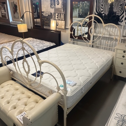 ダブルベッドセット　マットレス付き