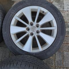 トヨタ純正ホイールとタイヤセットの画像