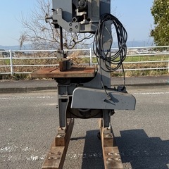 マキタ　16型　バンドソー　100v モデル2116 木工用　木材加工　帯ノコ　切断機　台車付きの画像