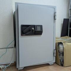 引き取りに来てくださる方に差し上げます　業務用金庫