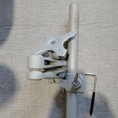 パソコン モニターアームの画像