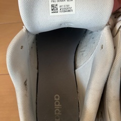 adidas スニーカーの画像