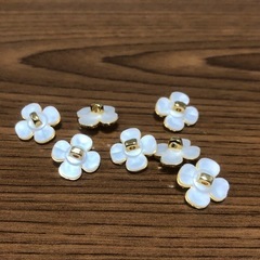 パール風　花のボタン　7個の画像