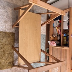 ウッドスタンドテーブルの画像