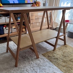 ウッドスタンドテーブルの画像