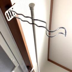 付け外し簡単! 合金鋼 室内物干し掛け(ロング) 2個セット 部屋干し 鴨居 かもいフック 窓枠 玄関 上着掛け 長雨 梅雨 台風 花粉 洗濯物干し 工具不要 2個使用時の耐荷重6kg 約27.5×5×6cmの画像