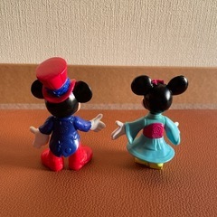 ミッキーマウスとミニーの画像