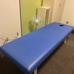 マッサージ　カイロプラクティック　施術ベッド