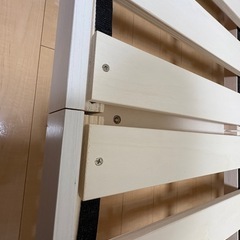 セミダブル　ベッドフレーム　組み立て式　白　コンセントありの画像