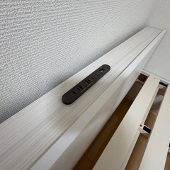 セミダブル　ベッドフレーム　組み立て式　白　コンセントありの画像