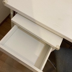パソコンデスクの画像