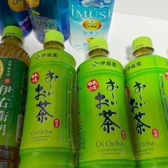 お茶6とジュース3セット