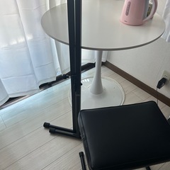 ピアノスタンドと椅子