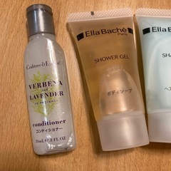どこかでもらったシャンプーなどの画像