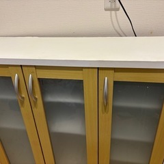 食器棚の画像