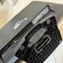 古いディスプレイ／23.6型の画像