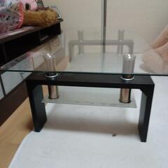 オシャレなガラステーブルの画像