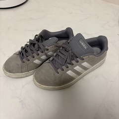 adidasスニーカー