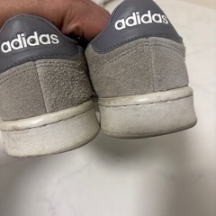 adidasスニーカーの画像
