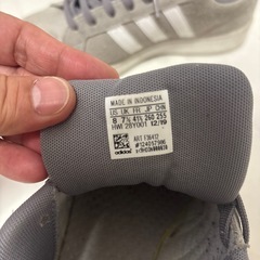 adidasスニーカーの画像