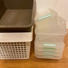 プラスチックケース大量の画像