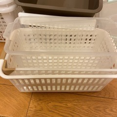 プラスチックケース大量の画像