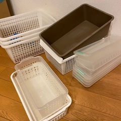 プラスチックケース大量の画像