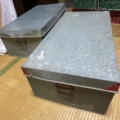 ブリキ缶　長持ち　押入れサイズの画像