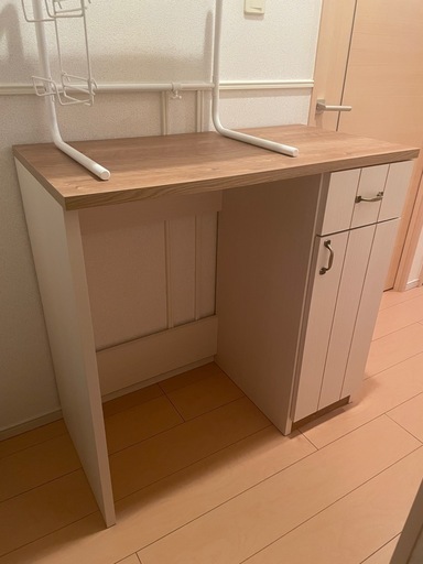 ゴミ箱がすっきり納まるキッチンカウンター(WH)