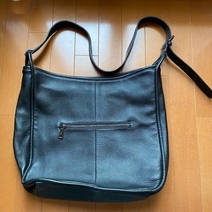 本革 ショルダーバッグ 黒の画像