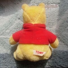 プーさん　ぬいぐるみ　貯金箱　キャンディー空容器の３点　の画像