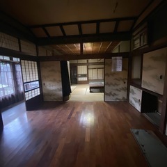 🉐敷地面積約120坪　横浜市の高台に位置してロケーション抜群の8LDK 駅から徒歩10分で敷地内駐車場8台可能で今だけ4500万 − 神奈川県