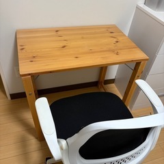 コンパクトテーブルと椅子