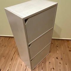 カラーボックス（扉付き3段）の画像