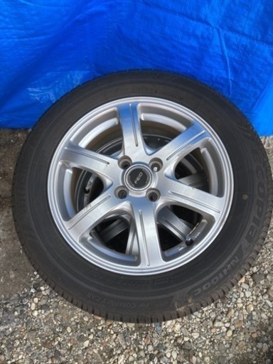 車のパーツ タイヤ、ホイール