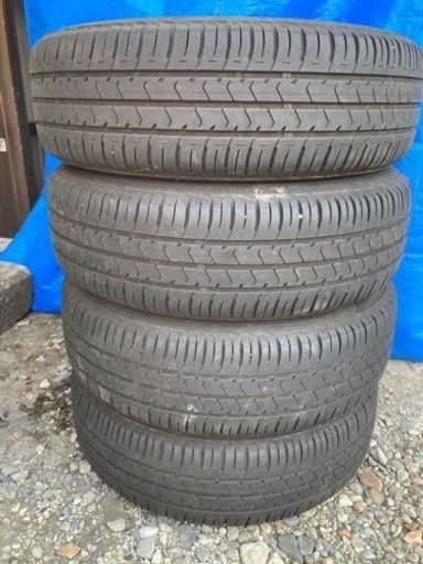 車のパーツ タイヤ、ホイール