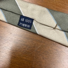 ☆値下げ☆　M2503-498 配送不可 Burberrys ネクタイ カーキ/ベージュ レジメンタルストライプ　毛玉有りの画像