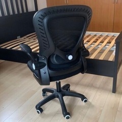 ワークチェア／キャスター付き、高さ変更、肘掛け可動の画像