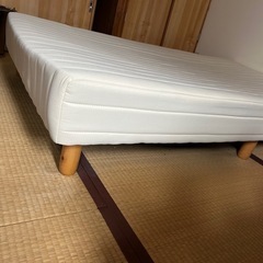 ベッド
の画像