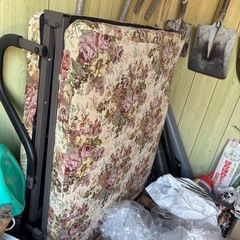 ベット
折りたたみ式　自動リクライニングの画像