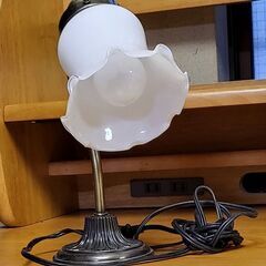 花形のガラス製ランプ（H25*L20cm、笠の直径11cm）　取...