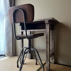アンティーク机、椅子の画像
