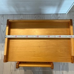 子供用机と椅子の画像