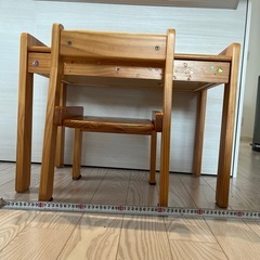 子供用机と椅子