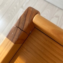 子供用机と椅子の画像