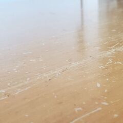 木製ダイニングテーブルの画像