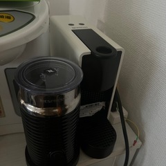 コーヒーメーカーとミルク泡立て器