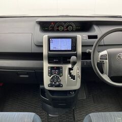 【自社ローン対象】トヨタ　ヴォクシー〇ミニバン〇片側電動スライドドア〇メモリーナビ〇フルセグ〇Bluetooth〇バックカメラ〇後席カメラ〇ETCの画像