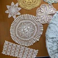 レース編みの敷物セットの画像