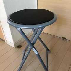 折りたたみチェアー
の画像